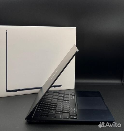 Macbook Air 13 (M2) 8/256Gb. Midnight. (Б/У.)