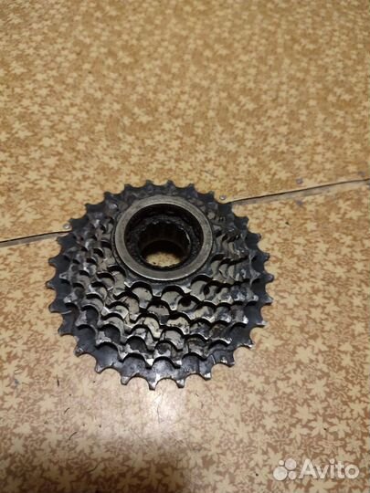 Запчасти на велосипед(втулки, трещотка )