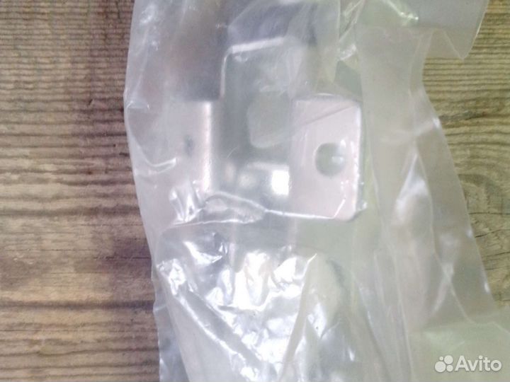 Лада Ларгус фиксатор запасного колеса