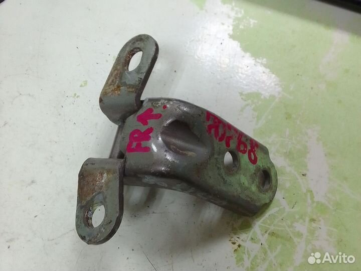 Петля двери верхняя Kia Ceed хетчбэк