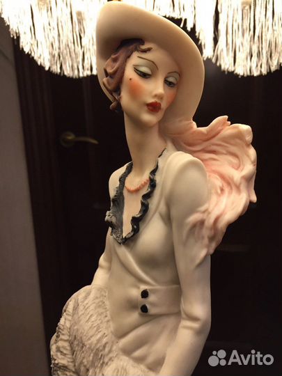 Лампа со скульптурой G. Armani, Capodimonte Италия