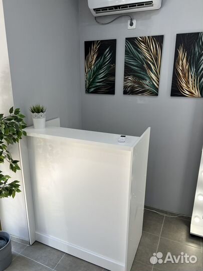 Стойка ресепшн