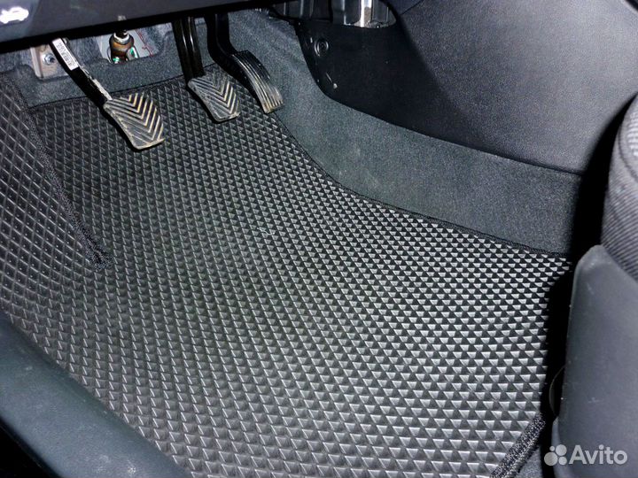 Коврики в салон для Mitsubishi Pajero. Новые