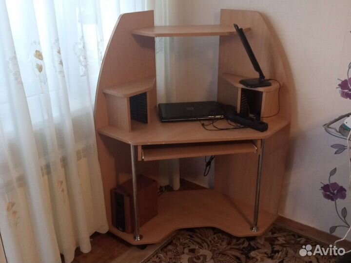 Компьютерный стол угловой