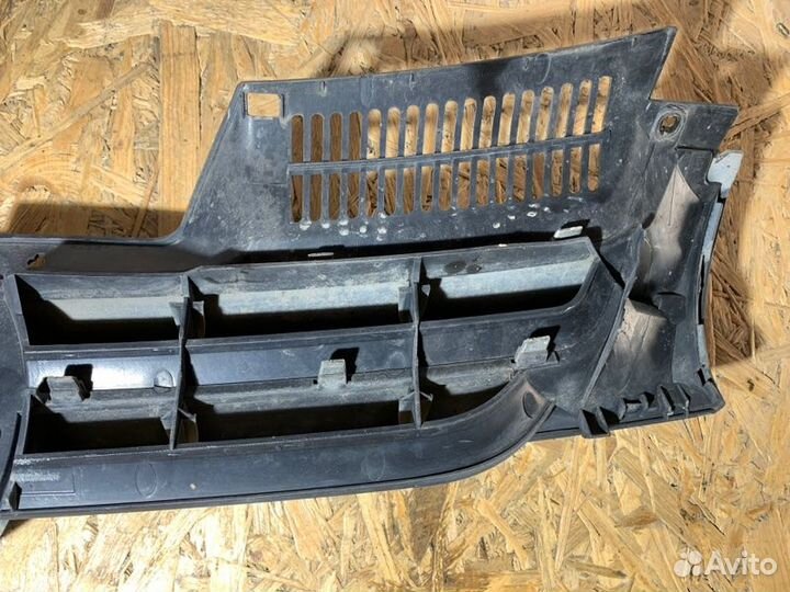 Решетка радиатора передняя Volkswagen Golf 1K BSE