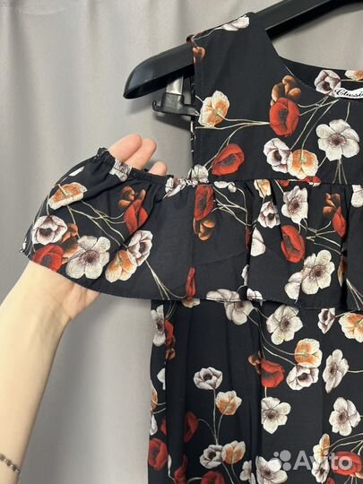 Платье нарядное 42 44