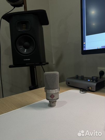 Студийный микрофон Neumann tlm 102