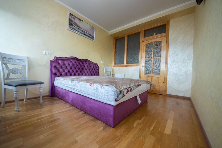 2-к. квартира, 63 м², 8/10 эт.