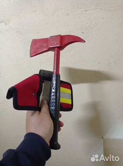 Топор пожарного