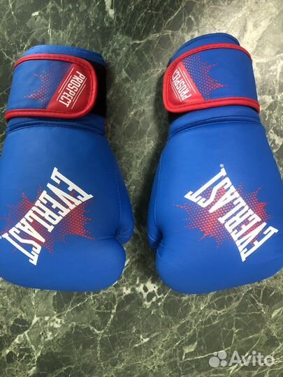 Боксерские перчатки 