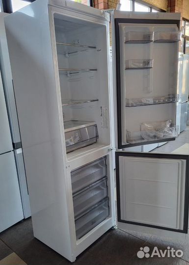 24458.Холодильник Hotpoint HT 5180 W