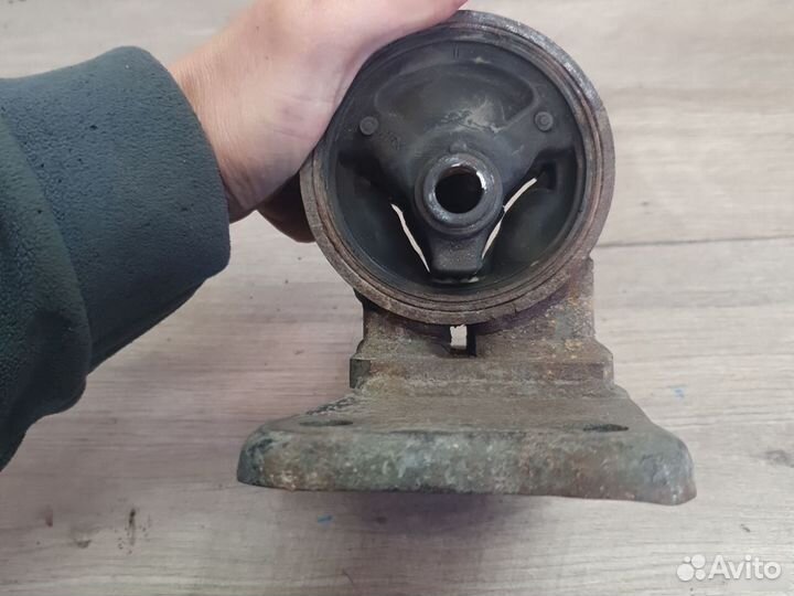 Опора кпп левая Mitsubishi lancer 9