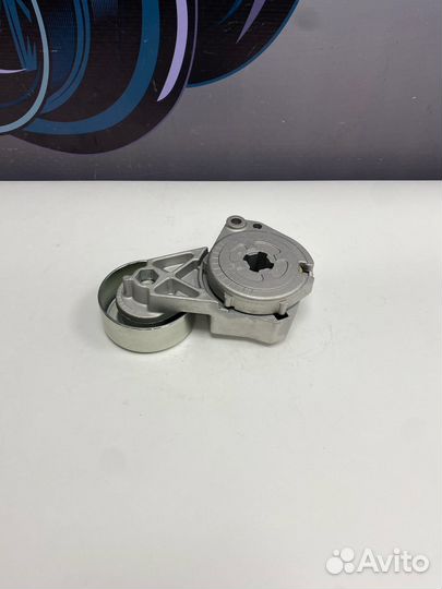 Натяжитель приводного ремня Mitsubishi MD367192