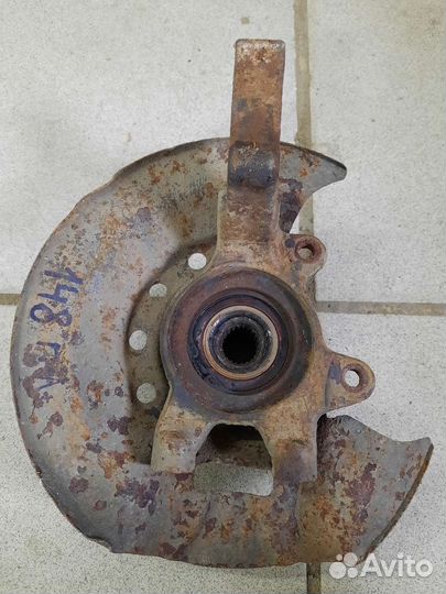 Поворотный кулак левый ступица ваз 2110