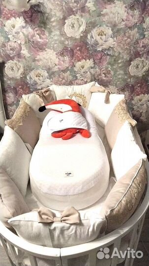 Кроватка для новорожденных с маятником