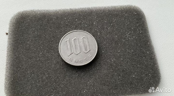 Монета 100 йен времён императора Хирохито