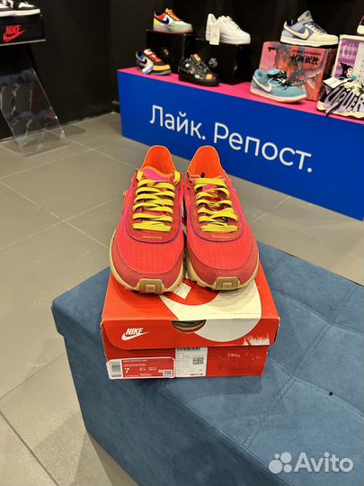 Кроссовки Nike Waffle One SE red