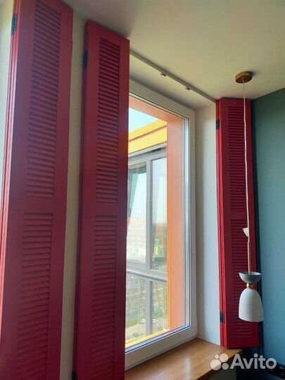 Внутренние жалюзийные ставни и двери из дерева