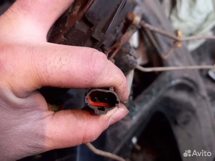 Kia spectra Замок передний правый двери