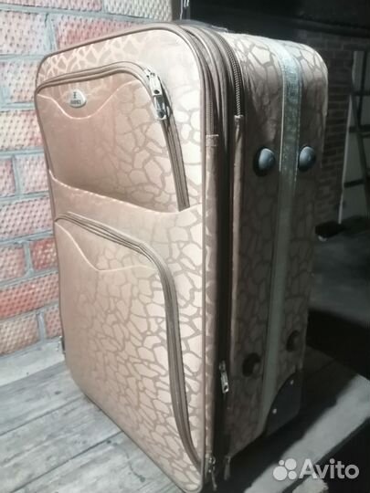 Чемодан на колесах