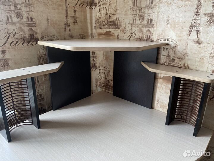 Компьютерный стол белый