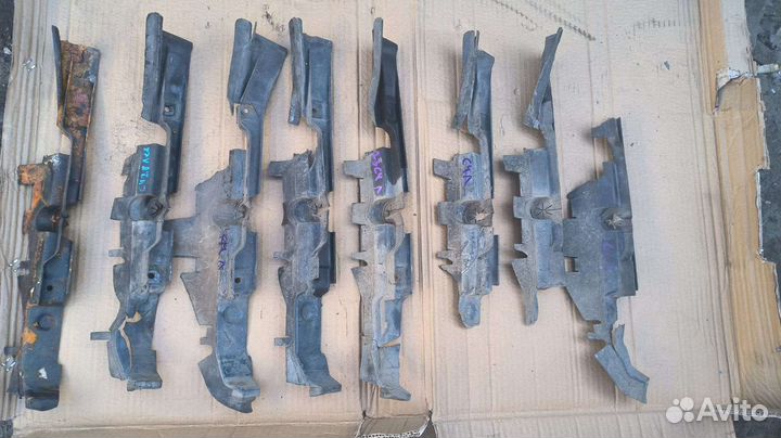 Воздуховод радиатора левый Audi 100C4 4A0121283