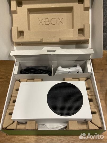 Xbox series s с 2 геймпадами