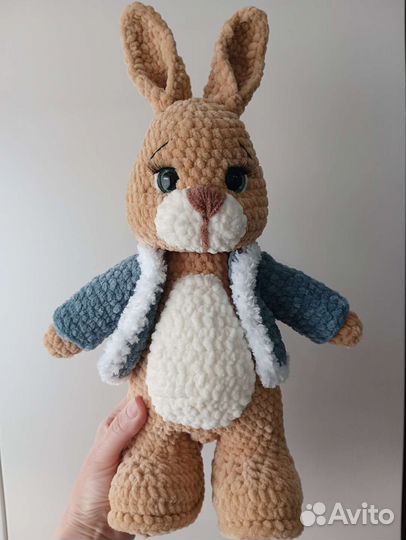 Кролик/зайчик вязаный в одежде