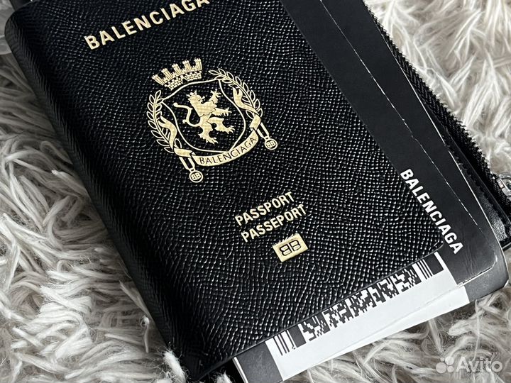 Balenciaga Passport кошелёк