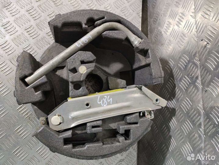 Ящик для инструментов (набор инструментов) Audi A6