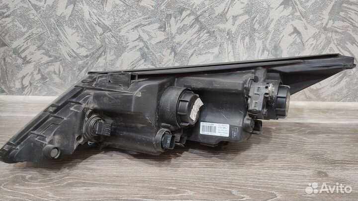 Фара Kia Sportage 2010-2016 921023U250 правая