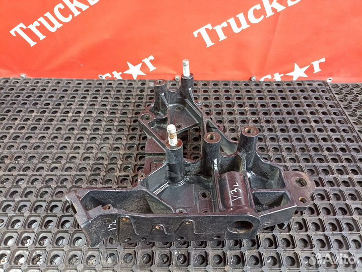 Кронштейн буксировочный левый Renault T, Volvo FH