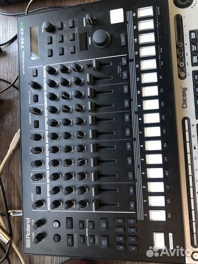 Roland TR8S drum machine (драм машина)