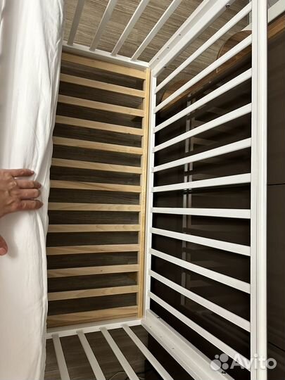 Детская кроватка с маятником happy baby