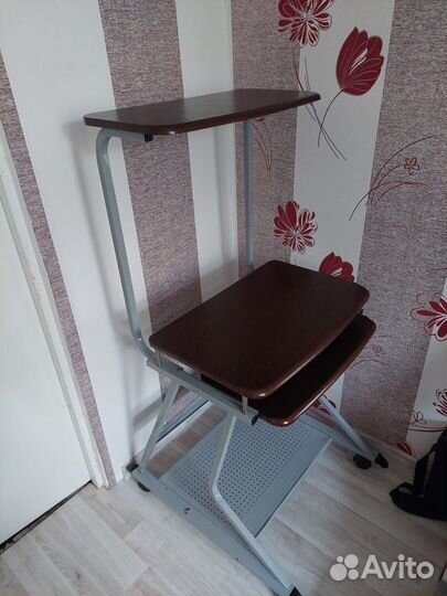 Стол компьютерный