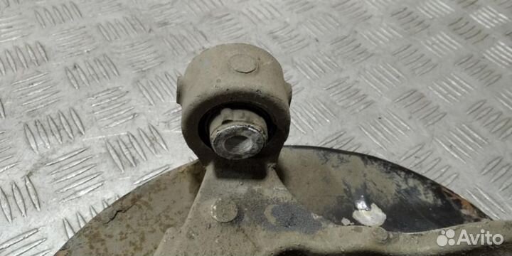 Кулак задний левый Nissan Teana j32