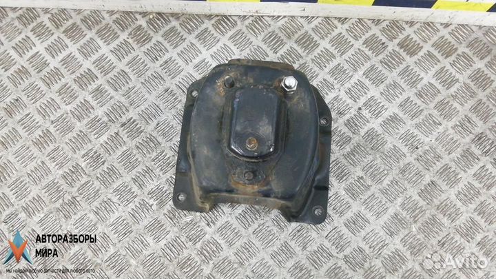 Крепление запаски Suzuki Grand Vitara 2001