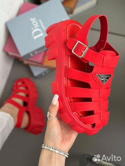 Босоножки женские