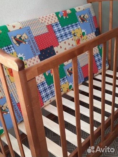 Кроватка с продольным маятником