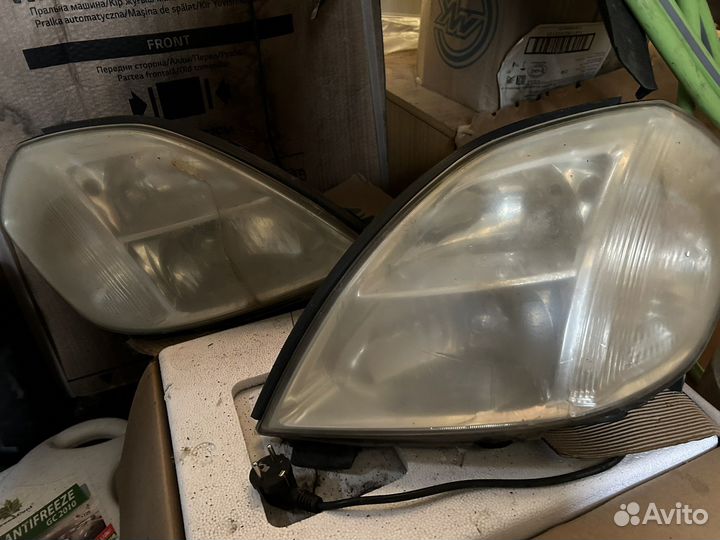 Фара на nissan j 31