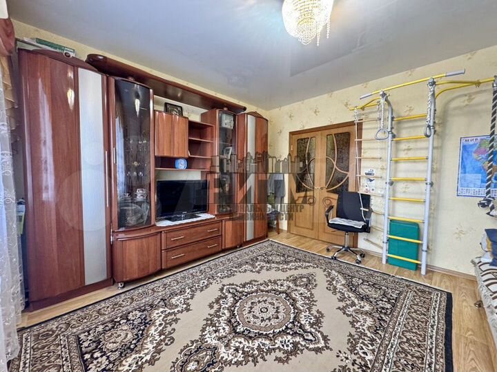 2-к. квартира, 60 м², 1/10 эт.