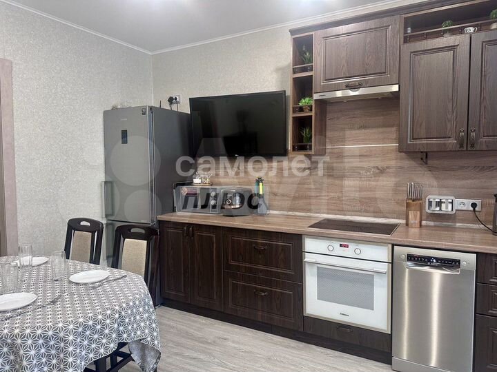 2-к. квартира, 58 м², 4/10 эт.