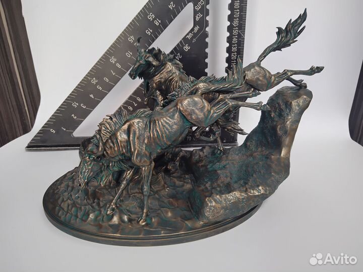 Статуэтка Статуя Охота нильского крокодила на гну