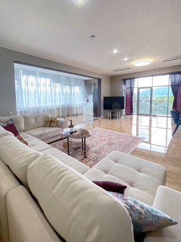 3-к. квартира, 150 м², 5/14 эт.