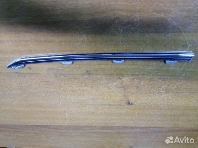 Молдинг решетки радиатора левый Volkswagen Polo