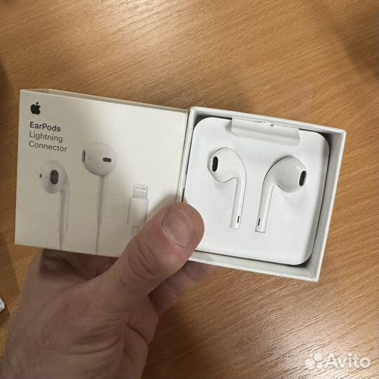 Проводные наушники Apple EarPods lightning
