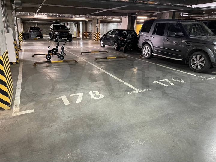 Машиноместо, 13 м²