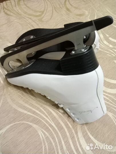 Коньки фигурные женские 39 размер