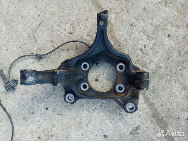 Кулак передний правый Mazda 3 BM 2013