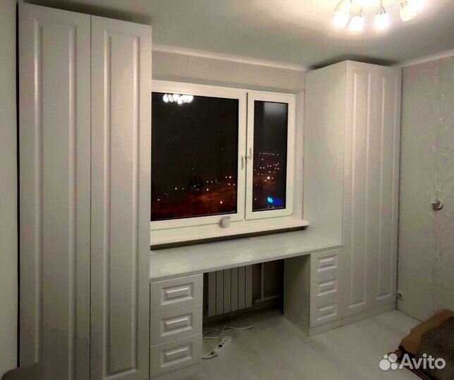 Детская рабочая зона у окна